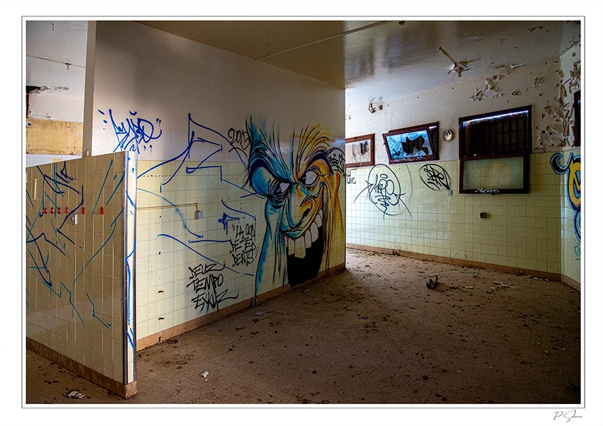 Tags dans un local abandonne